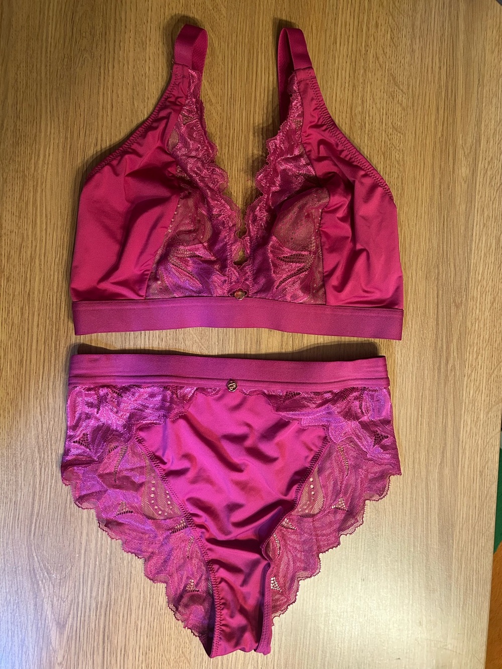 Lace-Trim Bralette and Bikini Set in Fuchsia Pink